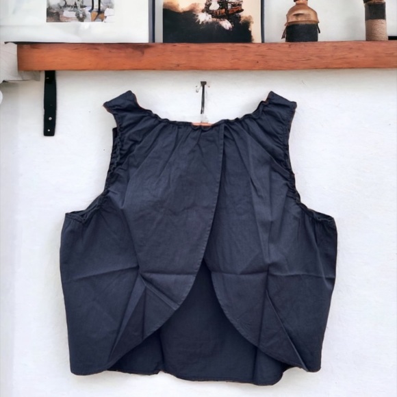 a.n.a. A New Approach BLACK Sleeveless Flyaway Back Top 
Size Large - Picture 6 of 9